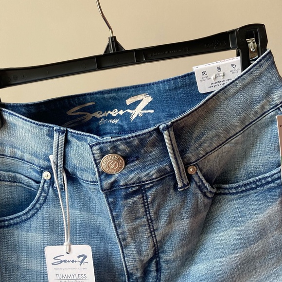 Must have small hips, and a little booty Brand New Jeans - Picture 3 of 5